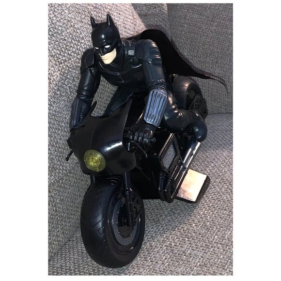 The Batman Movie BATCYCLE 1:10 Scale RC w/ Working Headlight **NO REMOTE** - Picture 3 of 5